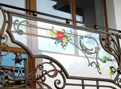 Кованые балконы с витражным стеклом БС-01