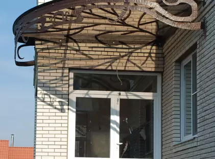 Кованые угловые козырьки У-01