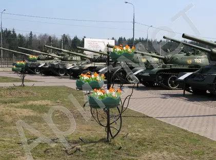 Уличная кованая цветочница ЦВ-18