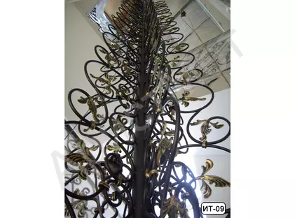 Интерьерный пилон с художественной ковкой ИТ-09