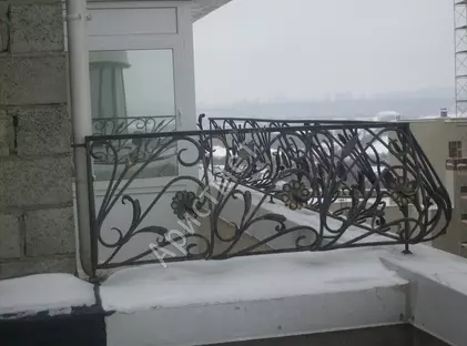 Кованые дорогие перила на круглый балкон БК-73