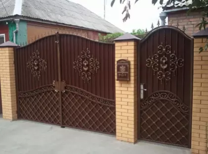 Кованые красивые калитки КК-02