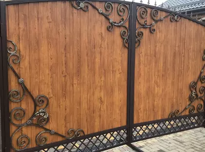 Кованые ворота с элементами ковки ВЭК-02
