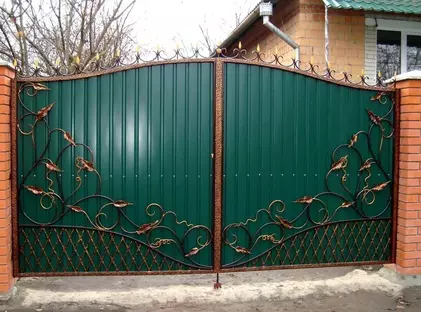 Кованые ворота из профнастила П-02
