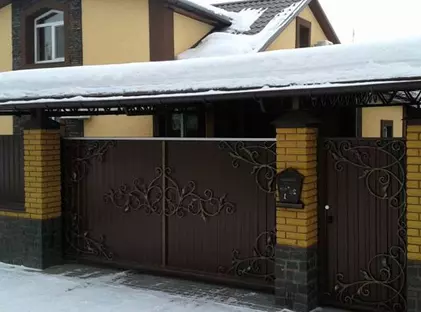 Кованые козырьки над воротами и калитками КВК-03