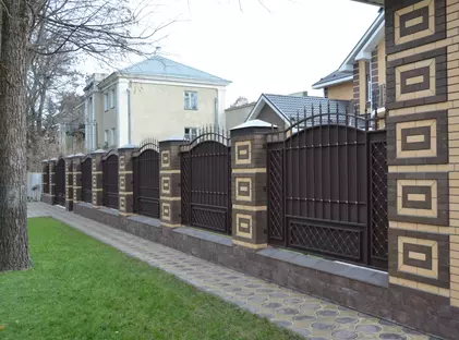 Кованые закрытые заборы ЗЗ-03