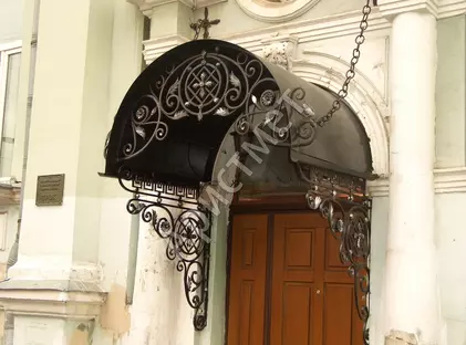Кованый металлический козырек на Храме Святой Матроны г.Ногинск КЗ-13