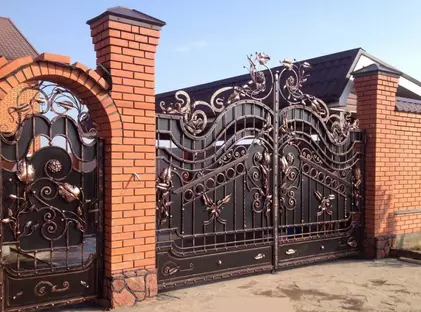 Кованые красивые калитки КК-05