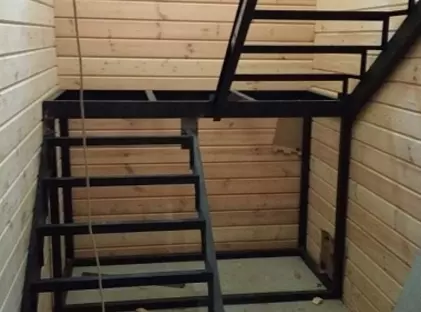 Кованые каркасы лестниц из металла КЛМ-07