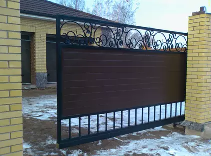 Кованые откатные ворота с калиткой ОК-08