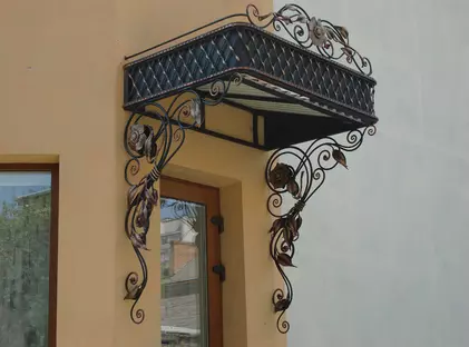 Кованые красивые козырьки КК-08
