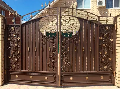 Кованые закрытые заборы ЗЗ-09