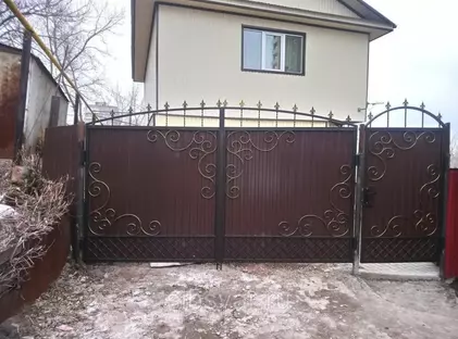 Кованые калитки из профнастила с ковкой ПК-09