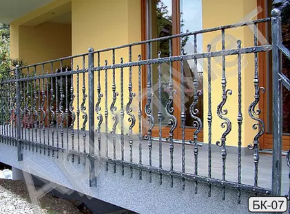 Кованое ограждение балкона с литыми вставками БК-07