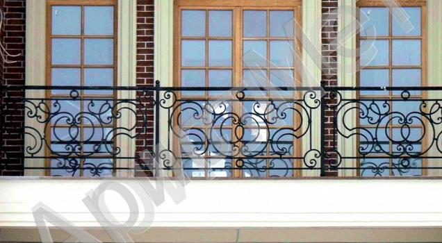 Дорогой кованый балкон с фигурным узором БК-09 321863