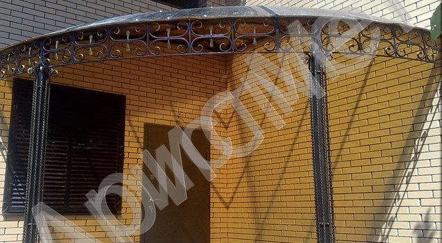 Угловой кованый навес с поликарбонатом с коваными столбами КЗ-17 406812